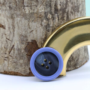 Decorative garment buttons in mixed colours and finishes